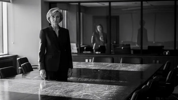 Grounded Stillness as an Authority Signal: The Body Language of Women Who Lead Without Backlash
